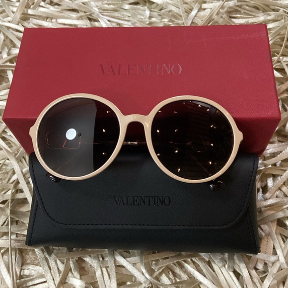 Valentino Sunglasses VA4075 New with box, sack, case; Beige w/ V Stones & Stud - Picture 4 of 4